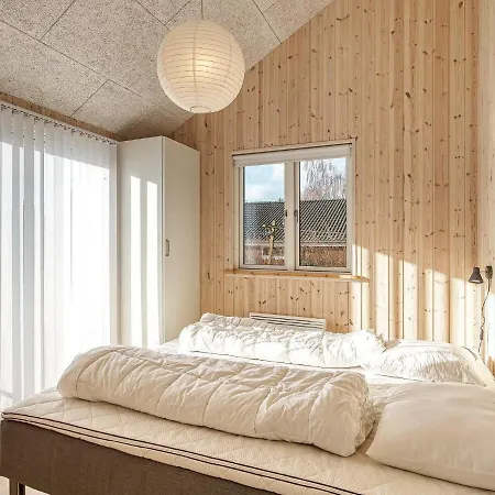 8 Person In Dannemare-by Traum *